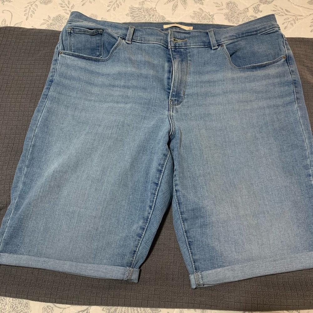 Levi’s Denim Bermuda